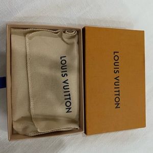 Authentic Louis Vuitton Key chain wallet box and bag